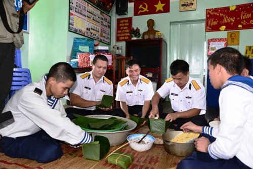 Quà Xuân đất liền ấm lòng lính biển ảnh 2